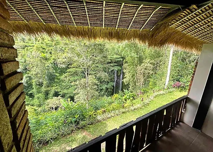 Munduk Tutub Waterfall View ホテル 5*