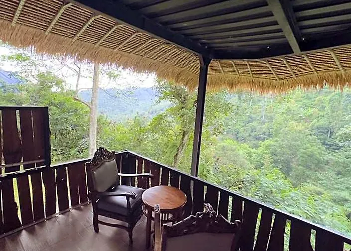 ホテル Munduk Tutub Waterfall View バリ島