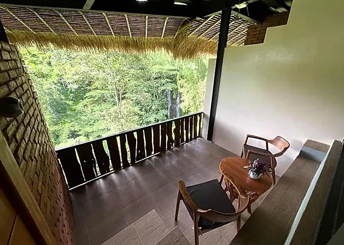Munduk Tutub Waterfall View ホテル