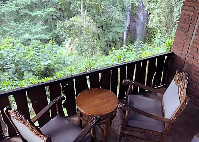 Munduk Tutub Waterfall View ホテル 5*