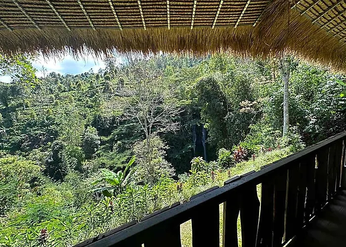 Munduk Tutub Waterfall View